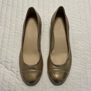 Cole haan beige leather shoes. Size 10.5